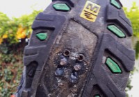 Silikon an der Sohle: Frei sind nur noch die Schraubgewinde