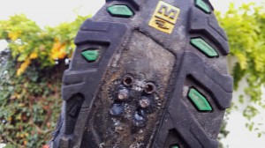 Silikon an der Sohle: Frei sind nur noch die Schraubgewinde