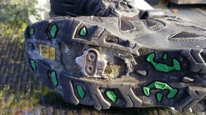 Schnell verschlissen: Gewebeklebeband zum Abdichten unter SPD-Cleats